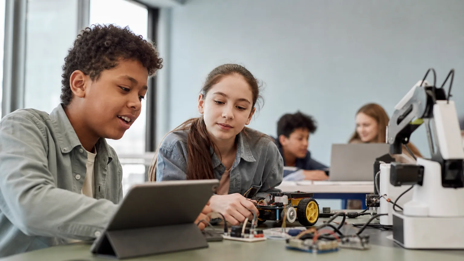 Editorial image for Decade-Long Review of AI in STEM Education Charts a Shift From Tutoring Bots to Inquiry-Driven Learning