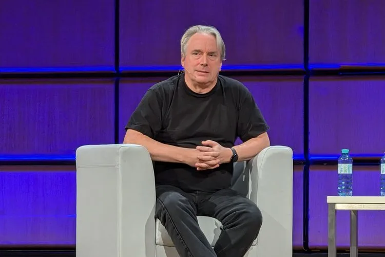 LinuxCon Europe Linus Torvalds 03